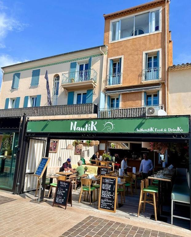 Maison De Village Renovee Avec Vue Mer Exceptionnelle Sainte-Maxime Exteriör bild
