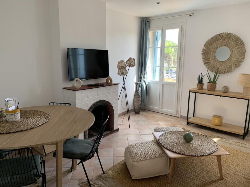 Maison De Village Renovee Avec Vue Mer Exceptionnelle Sainte-Maxime Exteriör bild