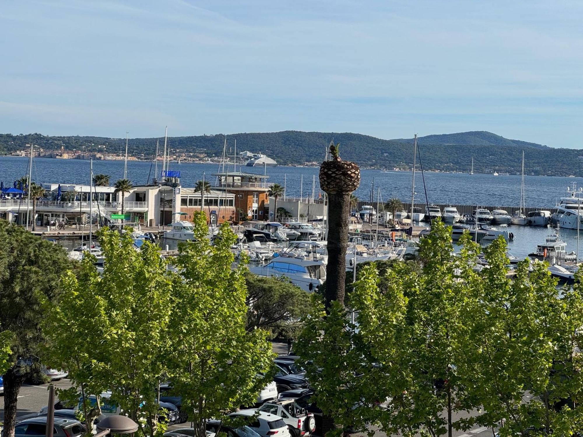Maison De Village Renovee Avec Vue Mer Exceptionnelle Sainte-Maxime Exteriör bild